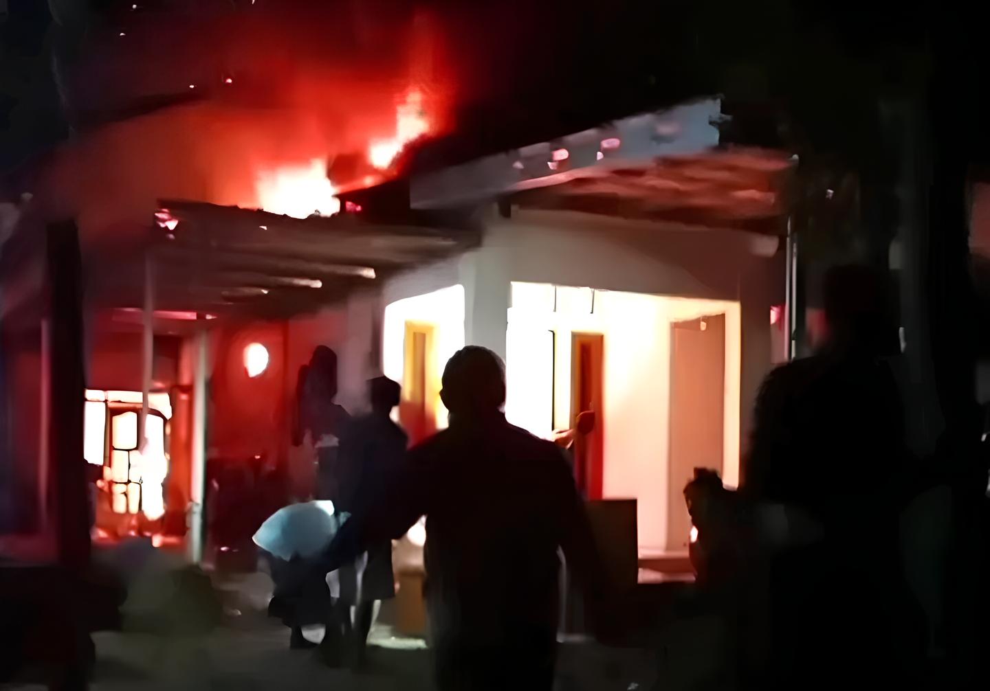 Diduga Lupa Matikan Kompor, Rumah Warga di Desa Sumberagung Dander Bojonegoro Terbakar